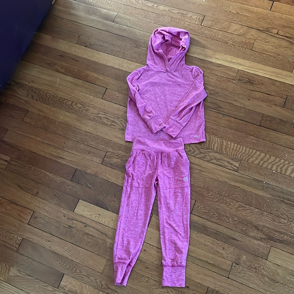 GAP kids athleisure XS outfits in Magenta space dye